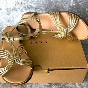 KIDS 🤩 ZARA 🤩 SANDALS - Size 4